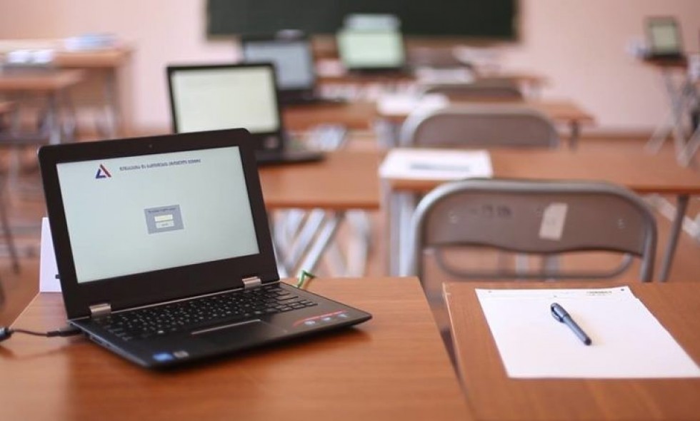 სკოლის გამოსაშვები გამოცდები 8-დან შესაძლოა, 4-მდე შემცირდეს