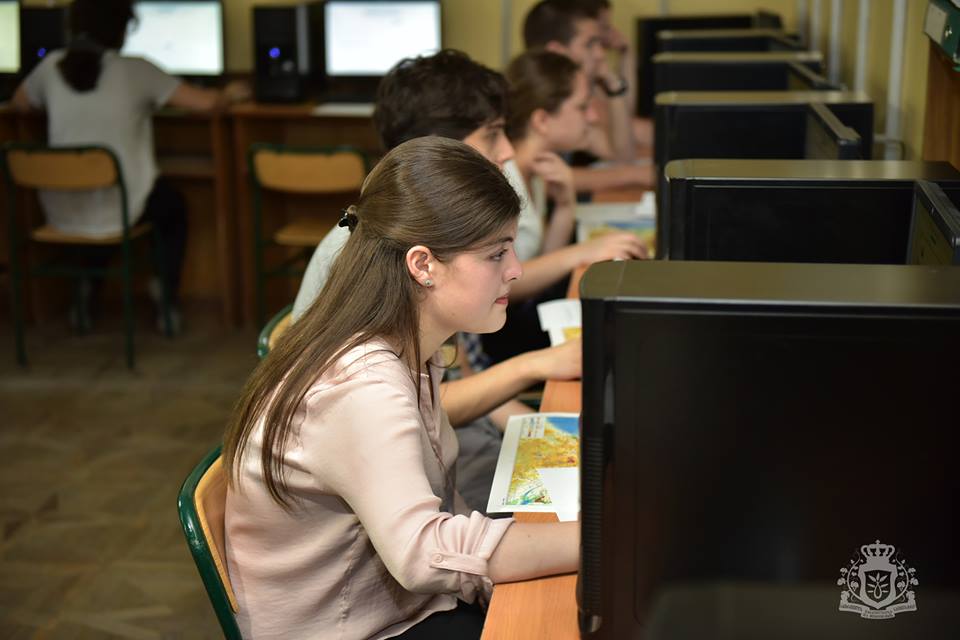 სასკოლო-საატესტატო გამოცდები შეცვლილი ფორმატით ჩატარდება