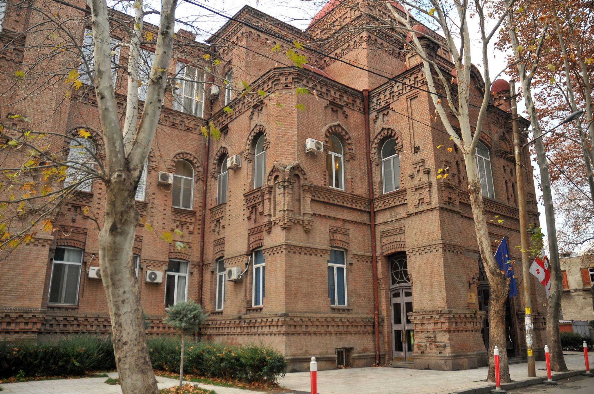 განათლების სამინისტრო აბიტურიენტებს აფრთხილებს