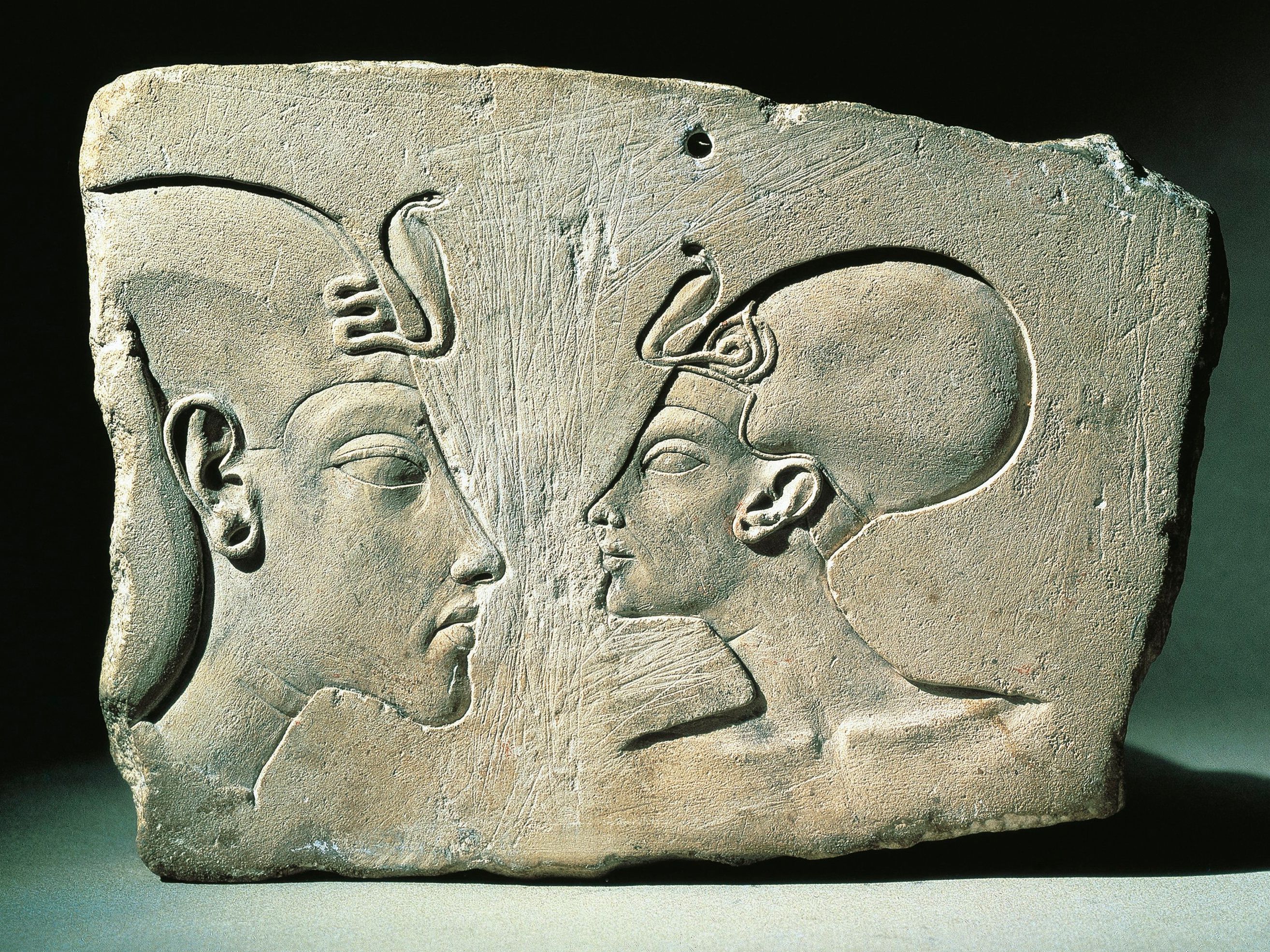 akhenaten-and-nefertiti-bas-relief-1cd27fccde0342a9b11f3e5b510d8749-1620665951.jpg