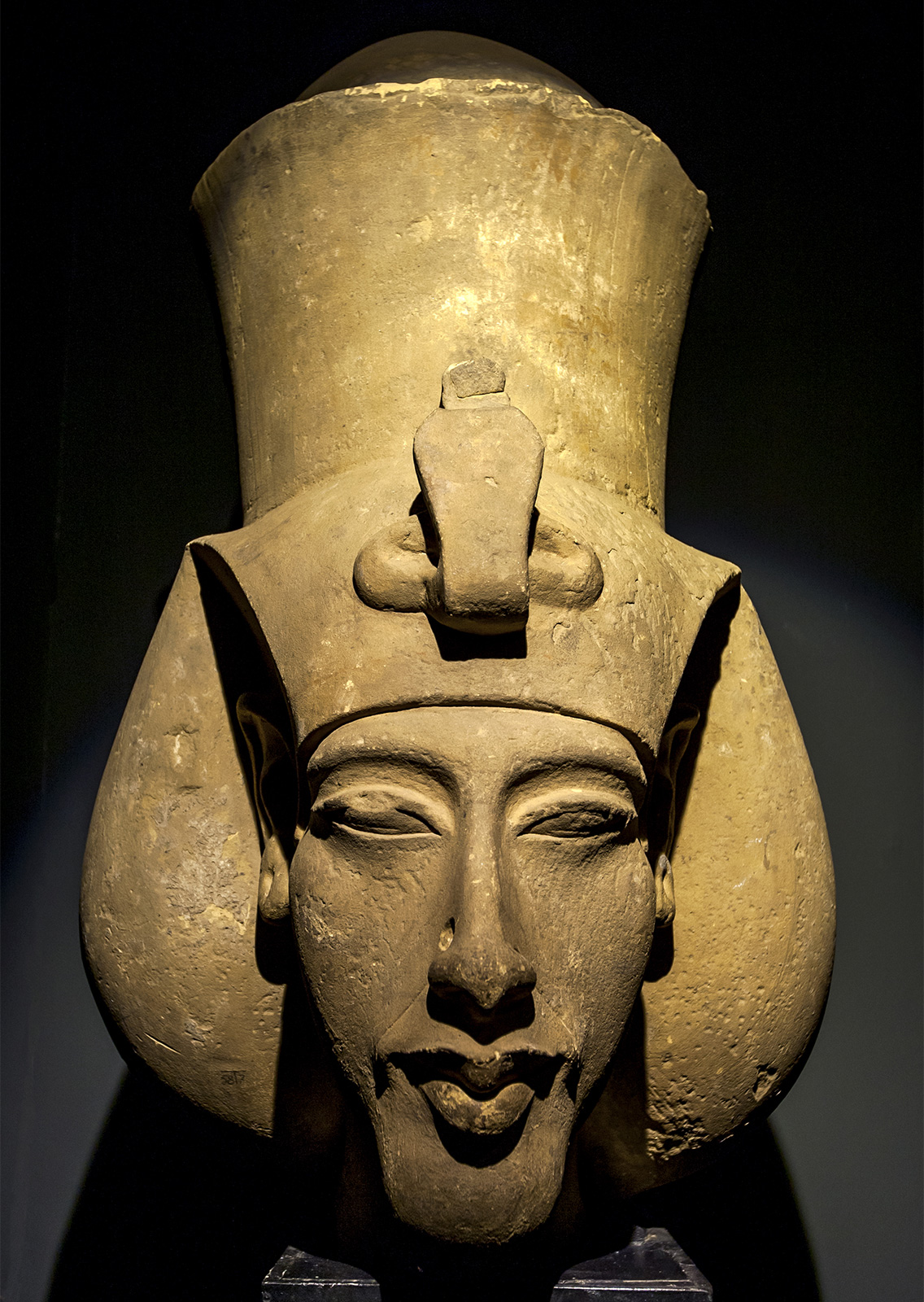 akhenaten-egypt-alexandria-national-museum-1620665762.jpg