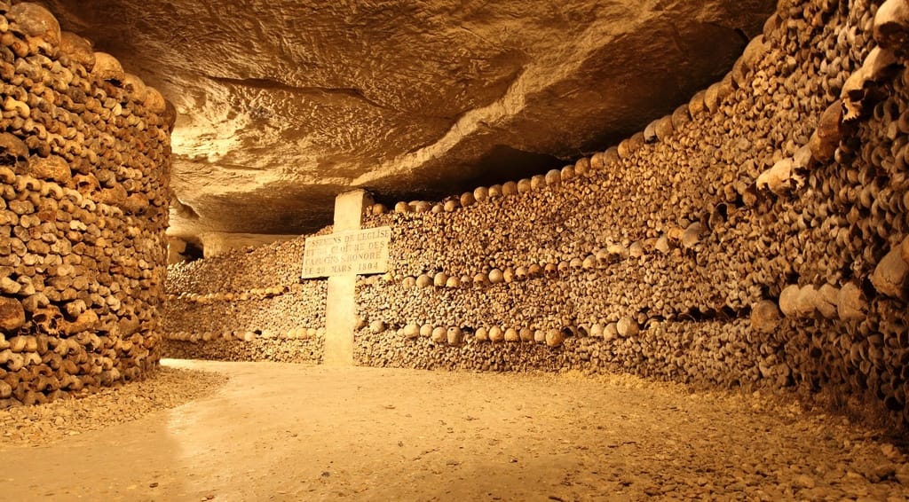 why-you-should-visit-the-catacombs-of-paris-1630229109.jpg