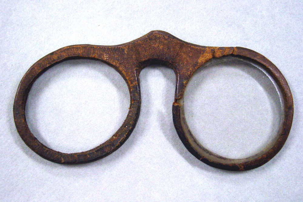 eyeglasses-4-d5829a6250dbe01c0af92fdb1d9b1b24c2dff6d7-1634276933.jpg