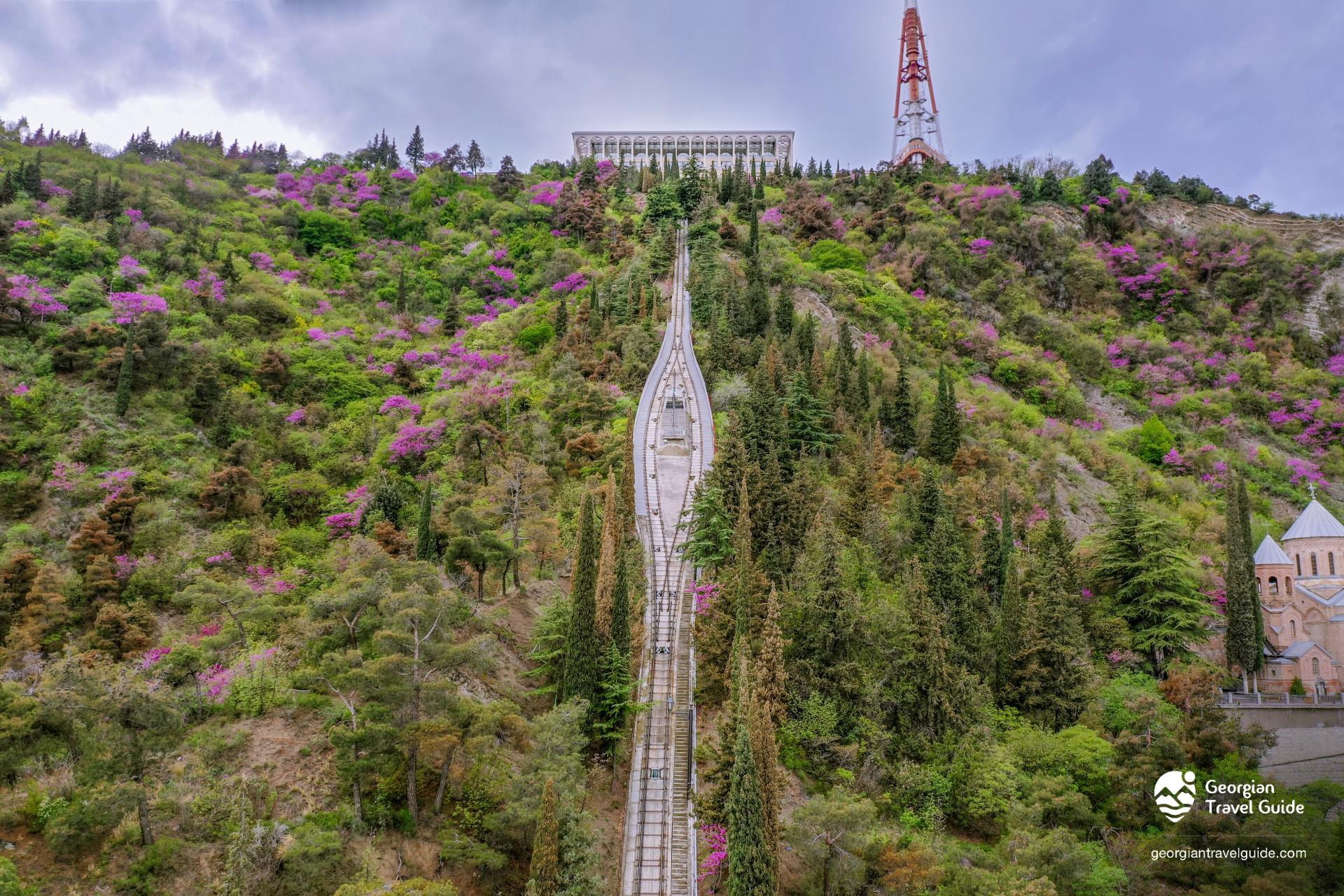 funicular-funikuliori-mtatsminda-tbilisis-andza-1-1651818168.jpg