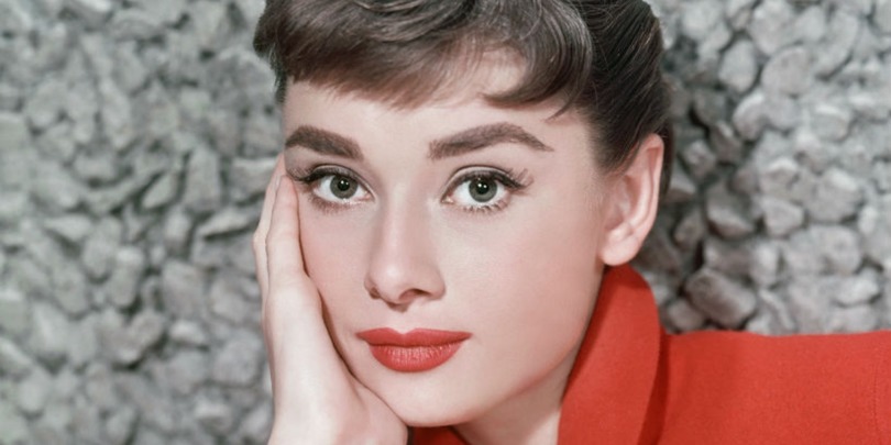 მე-20 საუკუნის ყველაზე ლამაზ ქალად აღირებულ ოდრი ჰეპბერნს ერთი ნაკლი ჰქონდა, რომელსაც ის ყველასგან მალავდა...